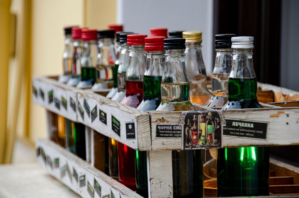 Alkohol 40%, 50% czy 70%? Jaki spirytus najlepiej wyciąga właściwości z ziół?